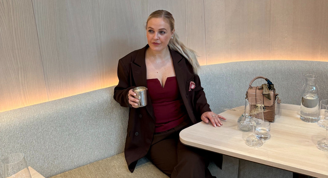 Coffee date in the Scanddie Boss Top